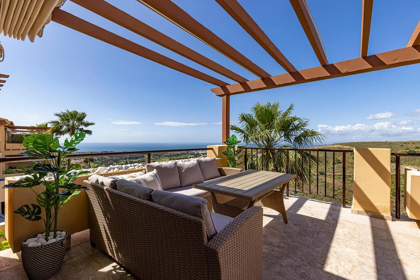 Quartiers Marbella Golden Penthouse Apartment Benahavis Spain