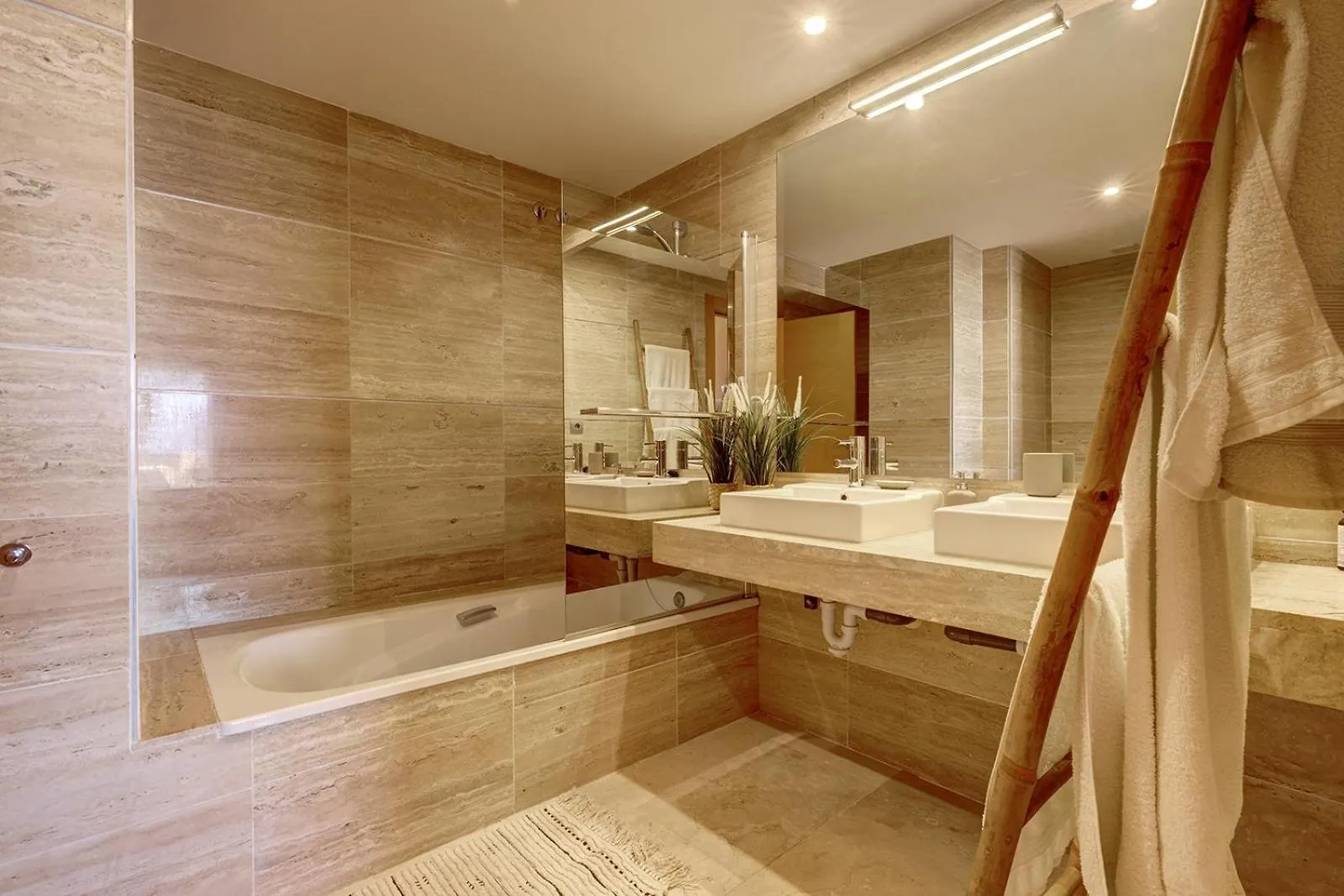 Quartiers Marbella Golden Penthouse Apartment Benahavis Spain